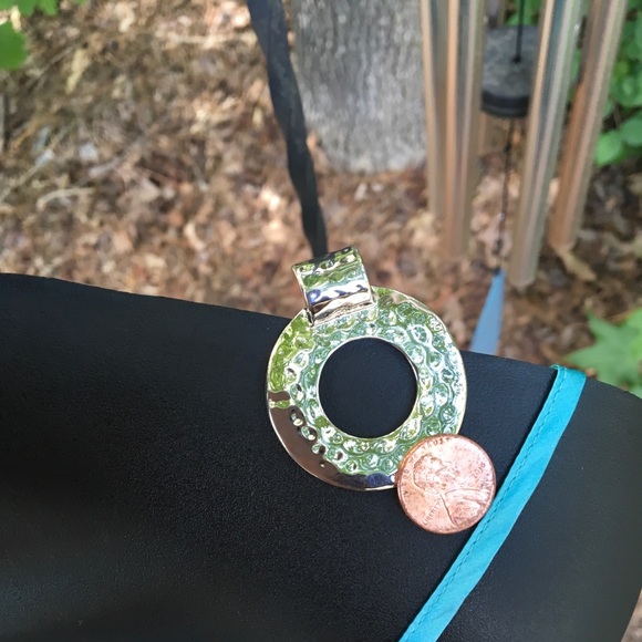 Vince Camuto clip on screw earrings rare find NWT - Picture 3 of 7